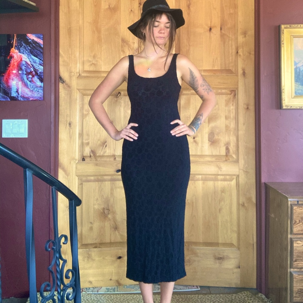 Black midi velvet dress